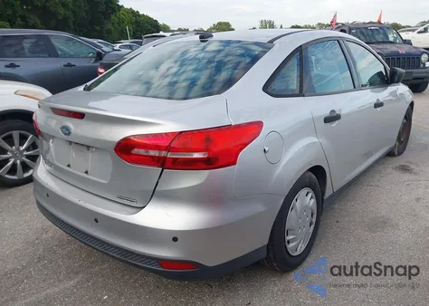 2016 Ford Focus S z USA, uszkodzony, nr VIN 1FADP3E22GL366114